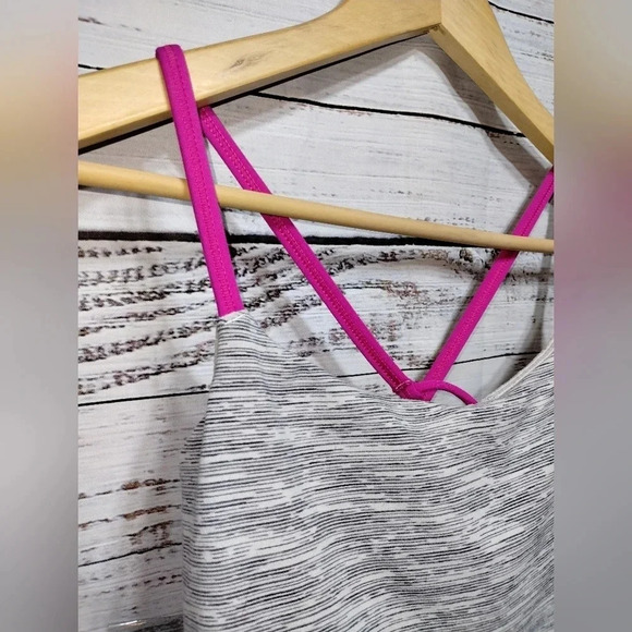 Lululemon Dancing Warrior Tank size 8 Silver Spoon‎ Performance Athletic - Picture 2 of 6